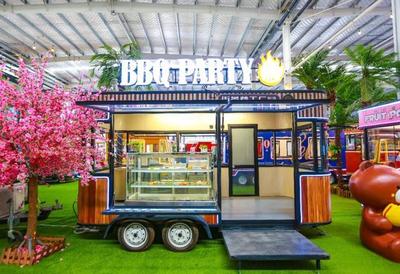 &ldquo;網(wǎng)紅車&rdquo;遇見夜經(jīng)濟(jì) 街景夢(mèng)工廠濰坊&ldquo;造夢(mèng)&rdquo;